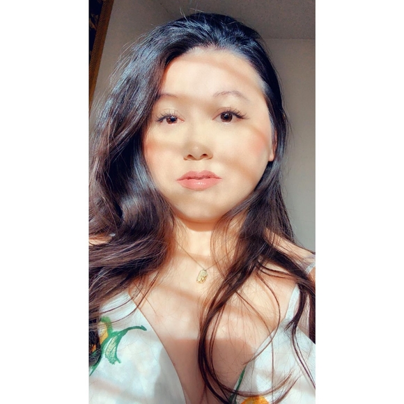 Poshmark profile picture for @vsky